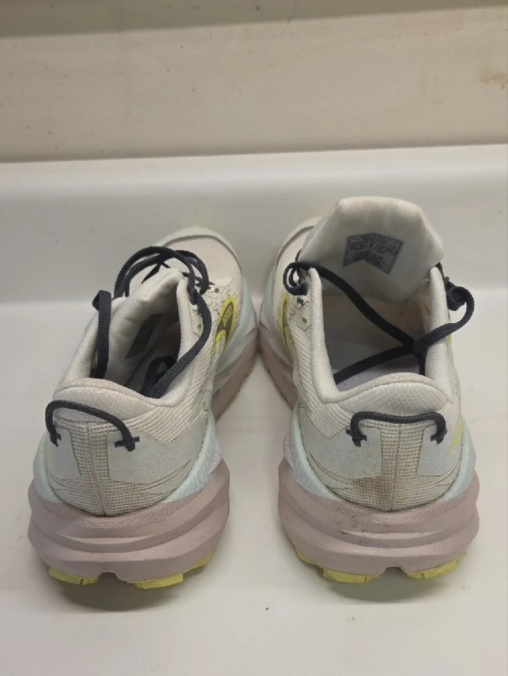 Brooks Cascadia 19 Athletic Shoes in White, Yellow, Black
